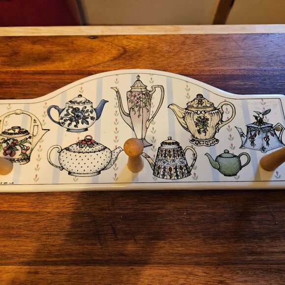 VINTAGE CERAMIC TILE WALL HANGING FEATURING TEAPOT DESIGN SBCD 1990S - Picture 1 of 8